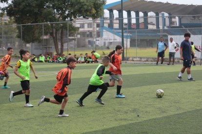 EAunque el estadio fue demolido en 2016, la pelota aún rueda.