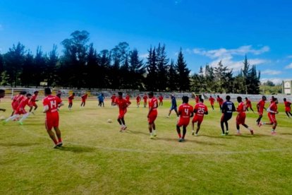 El equipo trabaja bajo el mando del entrenador ecuatoriano Juan Carlos Pérez.
