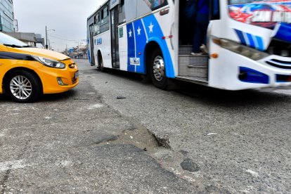 El accidente ocurrió por intentar esquivar un hueco en la calle.