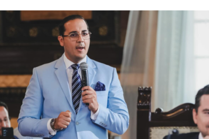 David Norero expresando sus palabras de agradecimiento, al ser nombrado secretario del Concejo de Guayaquil