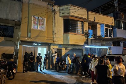 Los cuerpos fueron trasladados a unos de los muelles, en Puerto Bolívar.