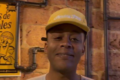 Allan Papi es diseñador gráfico, pero se dedica a tiempo completo a la comedia.