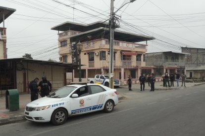 En el exterior de esta discoteca se produjo la masacre. La policía llegó al lugar.