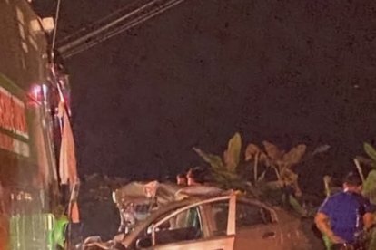 Así quedó el vehículo que se impactó contra el bus.