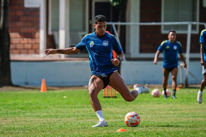 Luis Fernando León comandará la zaga del Bombillo.