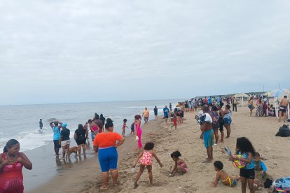 Decenas de turistas se encontraban en playa Las Palmas al momento de la tragedia.