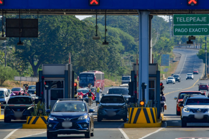 Miles de vehículos retornaban este 11 de agosto desde la Costa ecuatoriana.