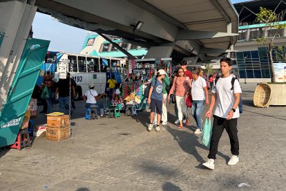 Las terminales terrestres de Guayaquil fueron resguardadas por agentes municipales y policías.