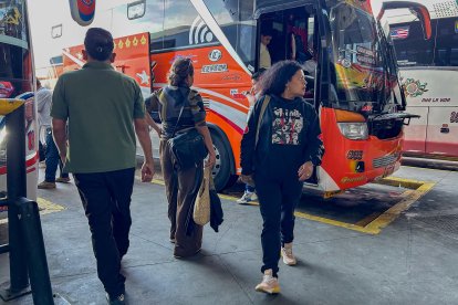 210 mil turistas viajaron por las terminales terrestres durante el feriado.