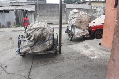 En el sitio del suceso aún se observan las manchas de sangre.