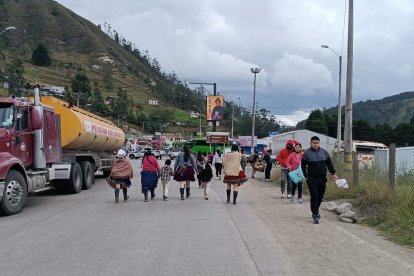 Los manifestantes rechazan el proyecto minero Loma Larga.