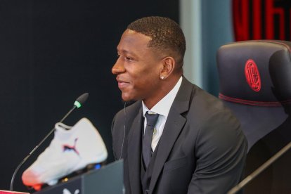 Pervis Estupiñán durante la rueda de prensa que ofreció este martes 12 de agosto.