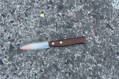 Este cuchillo fue localizado en poder del implicado en el crimen del sur de Quito.