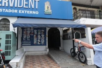 El odontólogo colombiano Juan Carlos Nicholls, propietario de Servident S. A., ha brindado servicios de salud a afiliados del IESS.