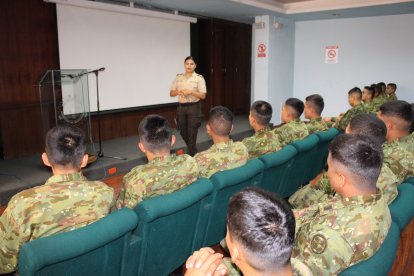 En el servicio militar, también se reciben capacitaciones de otras instituciones de seguridad.