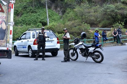 La Policía cerró el paso en Guápulo mientras se hacían las investigaciones.