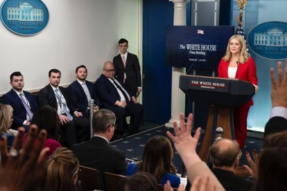 Karoline Leavitt explicó que Trump asistirá a Alaska con el objetivo de escuchar y recabar información directa.