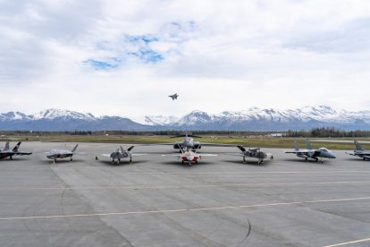 La cumbre Trump-Putin se llevará a cabo en la estratégica base aérea Elmendorf-Richardson, en Alaska.