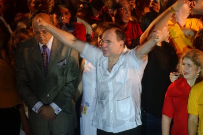 Abdalá Bucaram en uno de sus multitudinarios encuentros con sus seguidores.