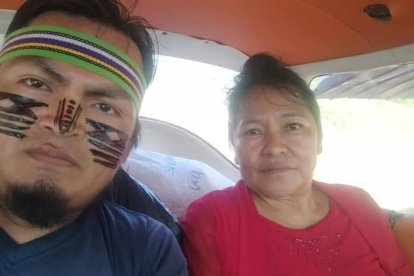 Los ocupantes de la avioneta se fotografiaron minutos antes del accidente del cual se salvaron por milagro.