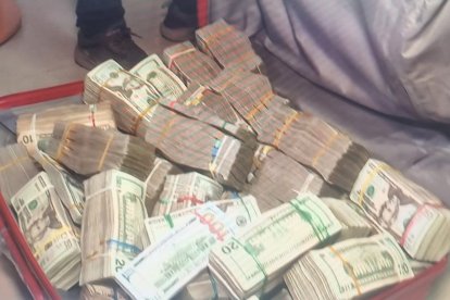 Dinero hallado en casa durante operativos.