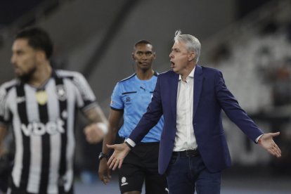 El entrenador Tiago Nunes confía en la remontada de los albos.