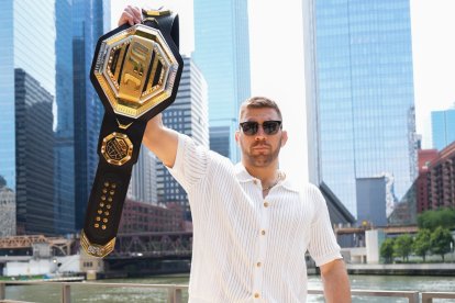 Dricus Du Plessis defenderá su título del peso mediano ante Khamzat Chimaev