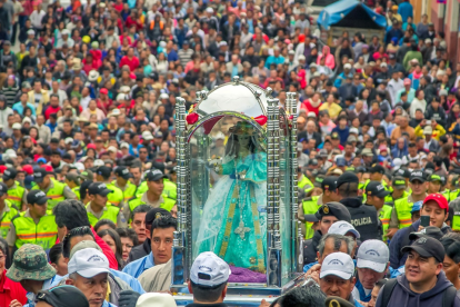 Miles participan en la tradicional romería de la Virgen de El Cisne.