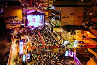 El evento se realizó en el malecón de Salinas y el público pudo observar de manera gratuita  la gala