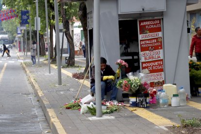 Algunos comercios sobreviven con ventas en redes socialesz.
