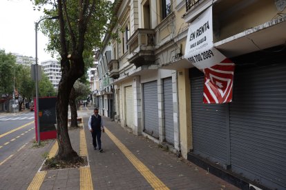 Los locales cerrados es el nuevo escenario de lo que antes fue el centro turístico y comercial.
