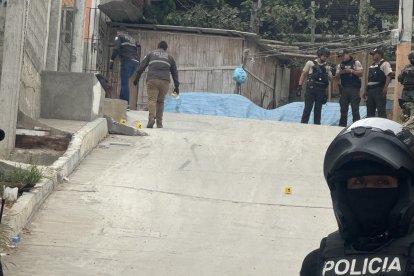 La Policía desplegó sus unidades especializadas en la zona del crimen