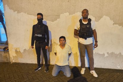 El primer sospechoso fue capturado en la entrada de la 8.