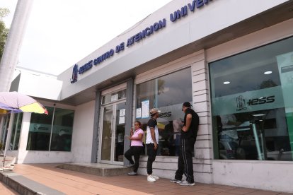 Este es uno de los centros del IESS en Guayaquil. Los usuarios se queja por los turnos.