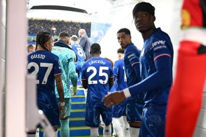 El arquero del Chelsea, Robert Sánchez, elogia el liderazgo y la consistencia de Caicedo.