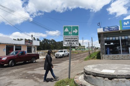 En las comunidades cercanas al Cotopaxi se ha colocado señáletica de evacuación.