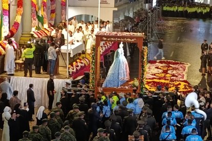 Varios feligreses estuvieron presentes en la llegada de la Virgen del Cisne.
