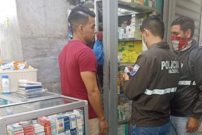Agentes incautaron ampollas de fentanilo en la Bahía de Guayaquil el 9 de septiembre de 2023.