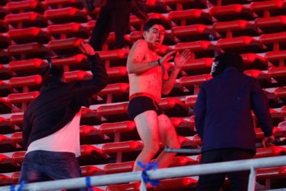 Caos en Avellaneda: disturbios entre hinchas dejan varios heridos y hospitalizados.