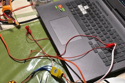 Así fue el proceso de armado del dron de Diego Vásconez.