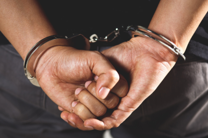 Policía fue detenido en caso de extorsión, en Orellana.