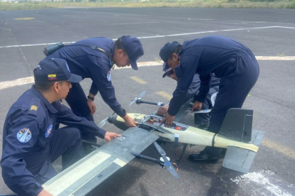 En febrero de 2025, la FAE anunció la ejecución con éxito del vuelo de comprobación de una aeronave no tripulada, fabricada para el control aéreo.
