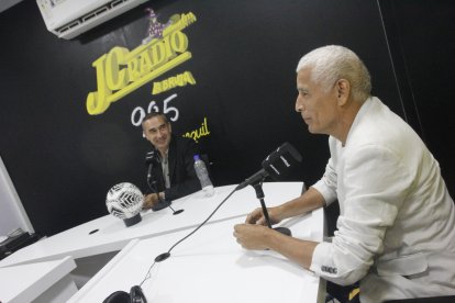 Montanero como comentarista junto a Johnson Sáenz, Luis Bustamante, en los Expertos del fútbol de HC Radio La Bruja