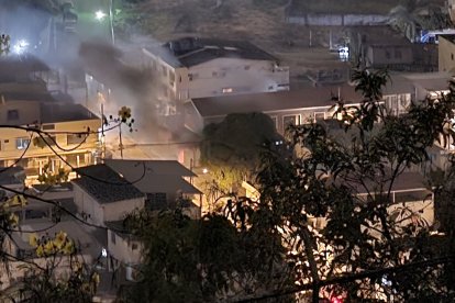 El hecho se produjo en un local comercial. Bomberos acudieron a la zona.