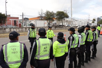 Miembros de la Agencia Metropolitana de Tránsito (AMT) encabezan los operativos.