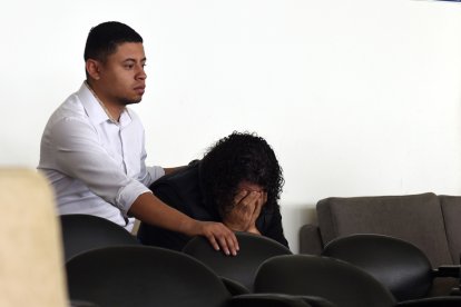 Familiares llegaron de España para el velorio de la joven enfermera.