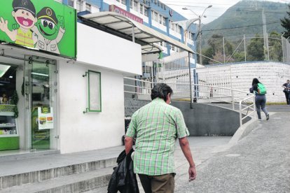 El sargento se encuentra en el Hospital de la Policía de Quito.