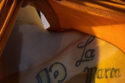 El tatuaje de uno de los detenidos.