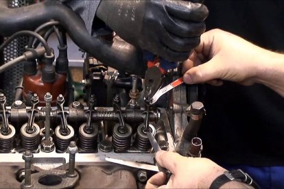 Las válvulas deben ajustarse al rearmar la máquina.