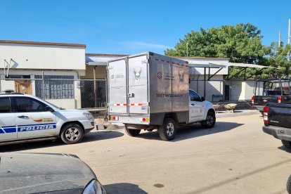 El cadáver de Junior fue levantado del Centro de Salud Daniel Acosta Rosales, de Manta